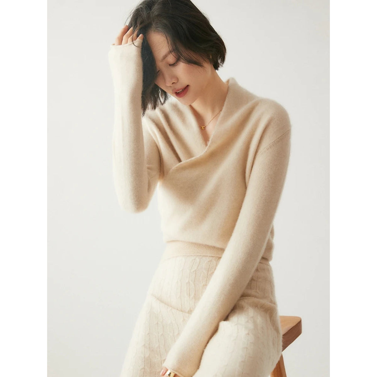 Luxe Cashmere Sweater Women Sophisticated Silhouette Comfortable Fit 2