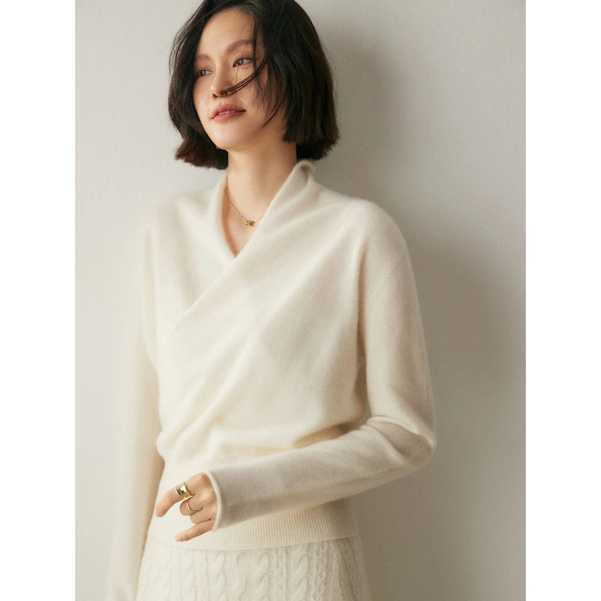 Luxe Cashmere Sweater Women Sophisticated Silhouette Comfortable Fit 3