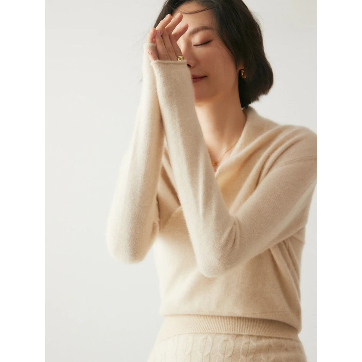 Luxe Cashmere Sweater Women Sophisticated Silhouette Comfortable Fit 6