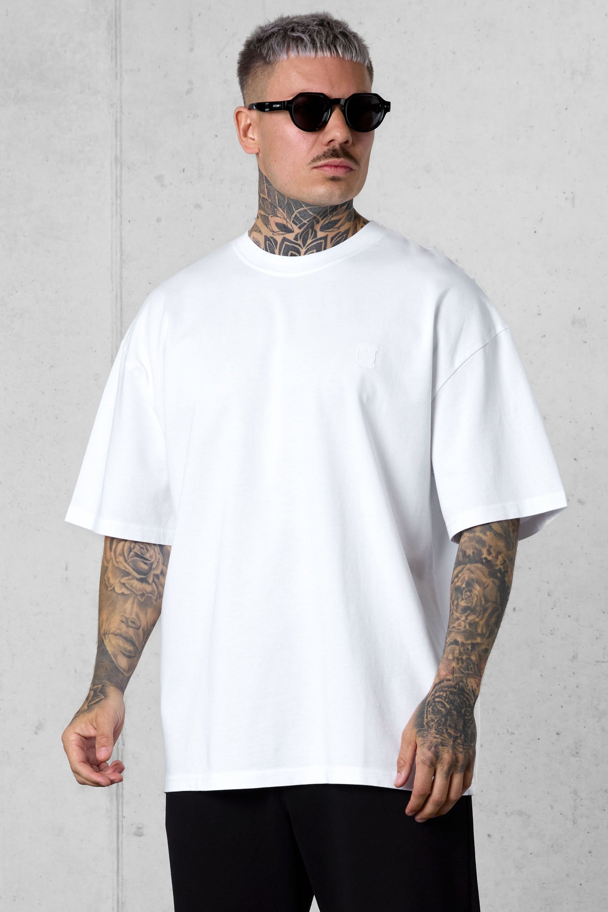 Minimalist Streetwear Oversized T-Shirt - Soft Cotton, Dropped Shoulder Fit 0