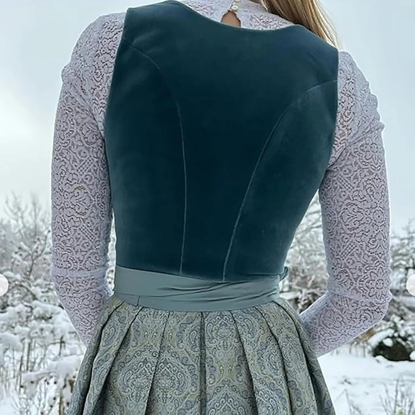 Vintage Dirndl Dress Women Elegant Oktoberfest Classic Style 2