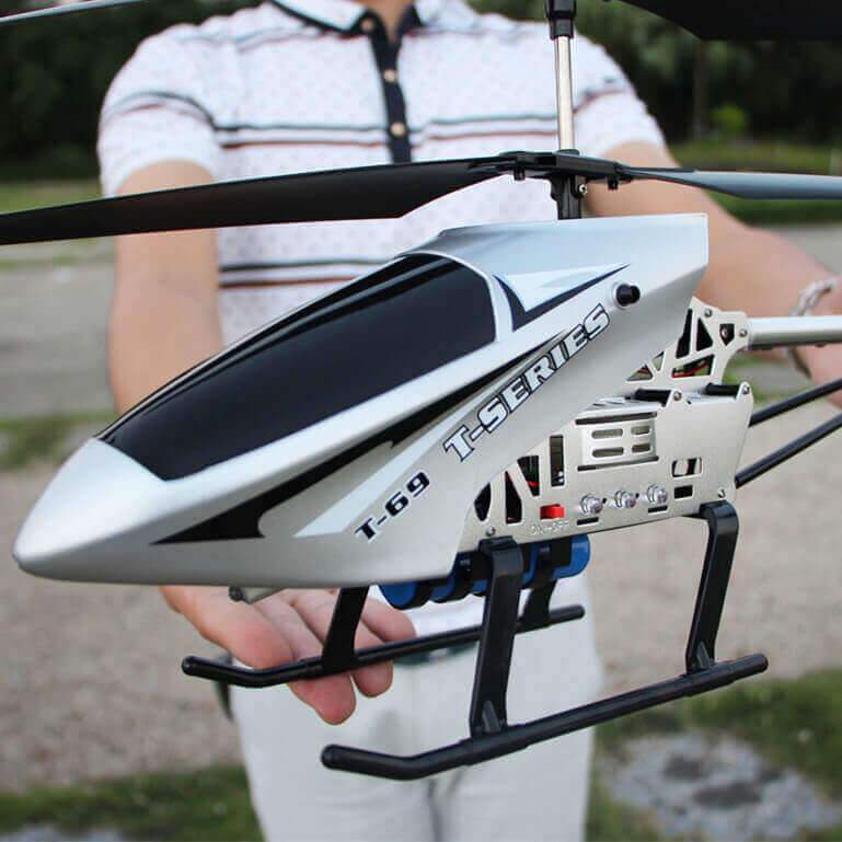 Großer ferngesteuerter RC-Hubschrauber