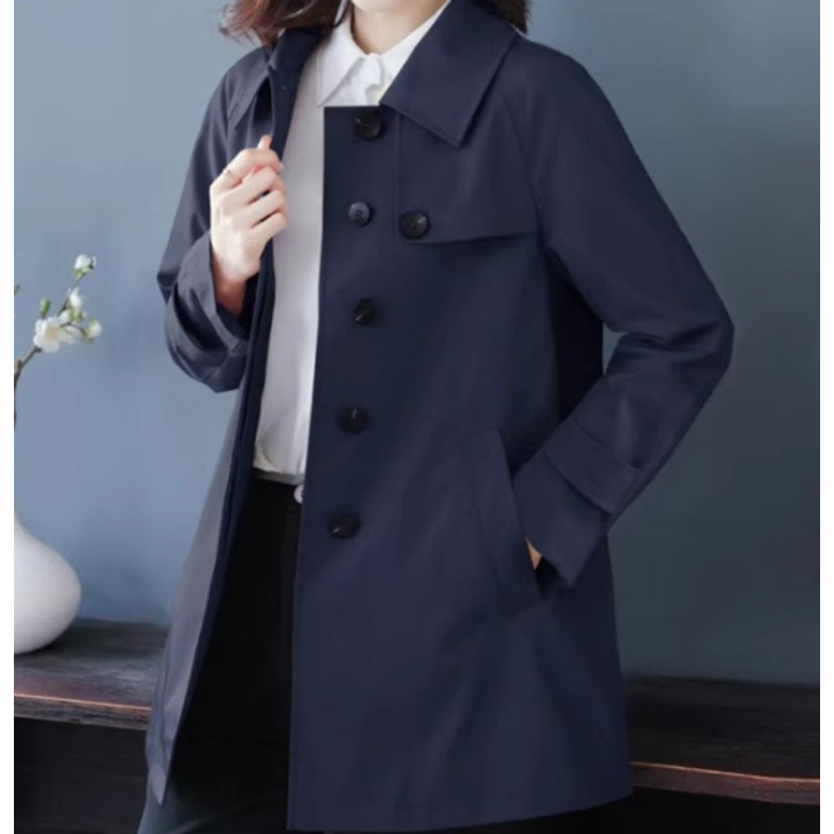 Jacke für Damen mit Knopfleiste vorne, floralem Futter und Taschen