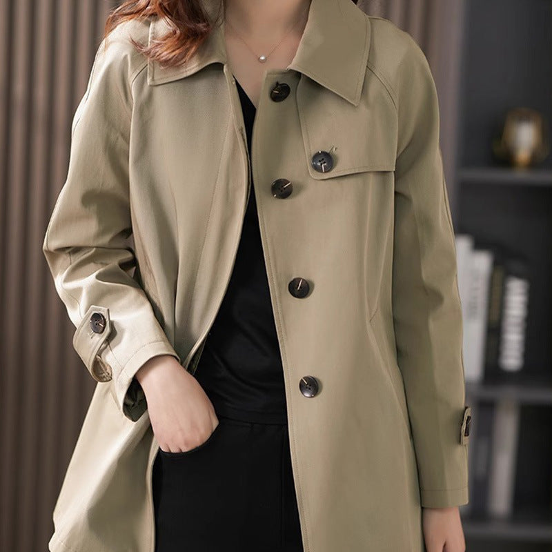 Jacke für Damen mit Knopfleiste vorne, floralem Futter und Taschen