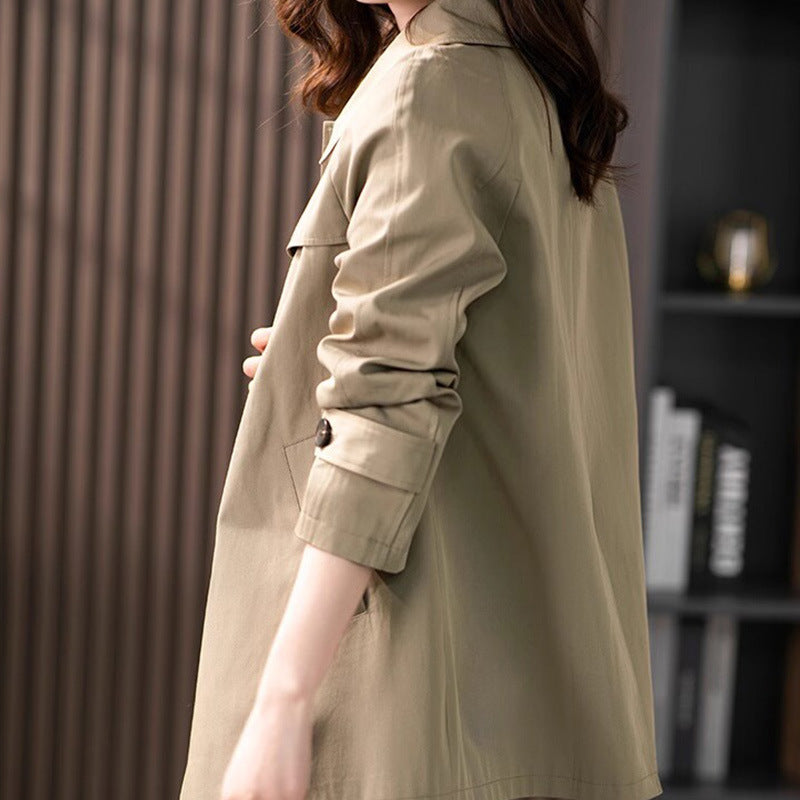 Jacke für Damen mit Knopfleiste vorne, floralem Futter und Taschen