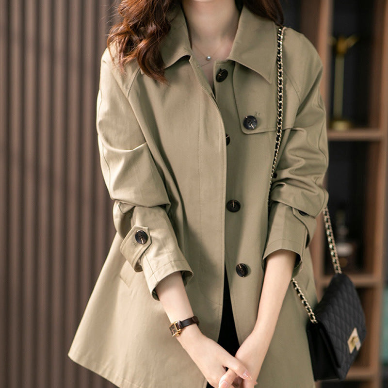 Jacke für Damen mit Knopfleiste vorne, floralem Futter und Taschen