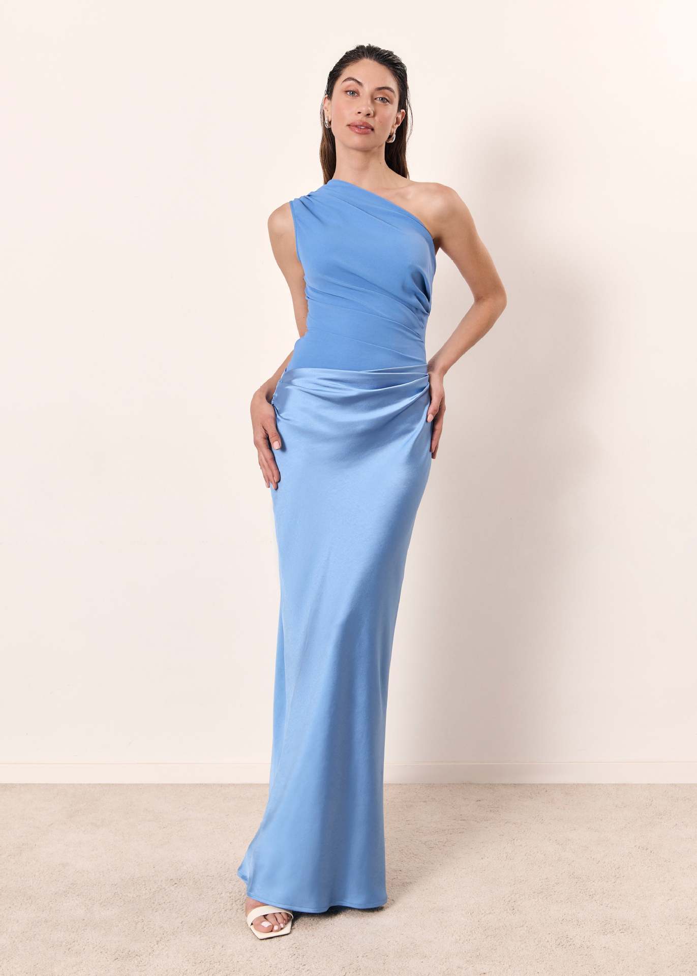 Elegant Maxi Dress Women's Flattering Summer Silhouette for Special Events 4