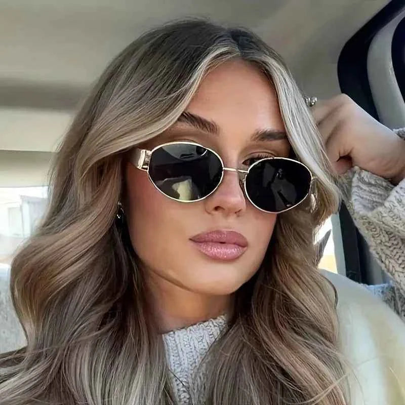 Elina - Oversized Dark Lens Sunglasses with UV Protection for Unisex Streetwear 0