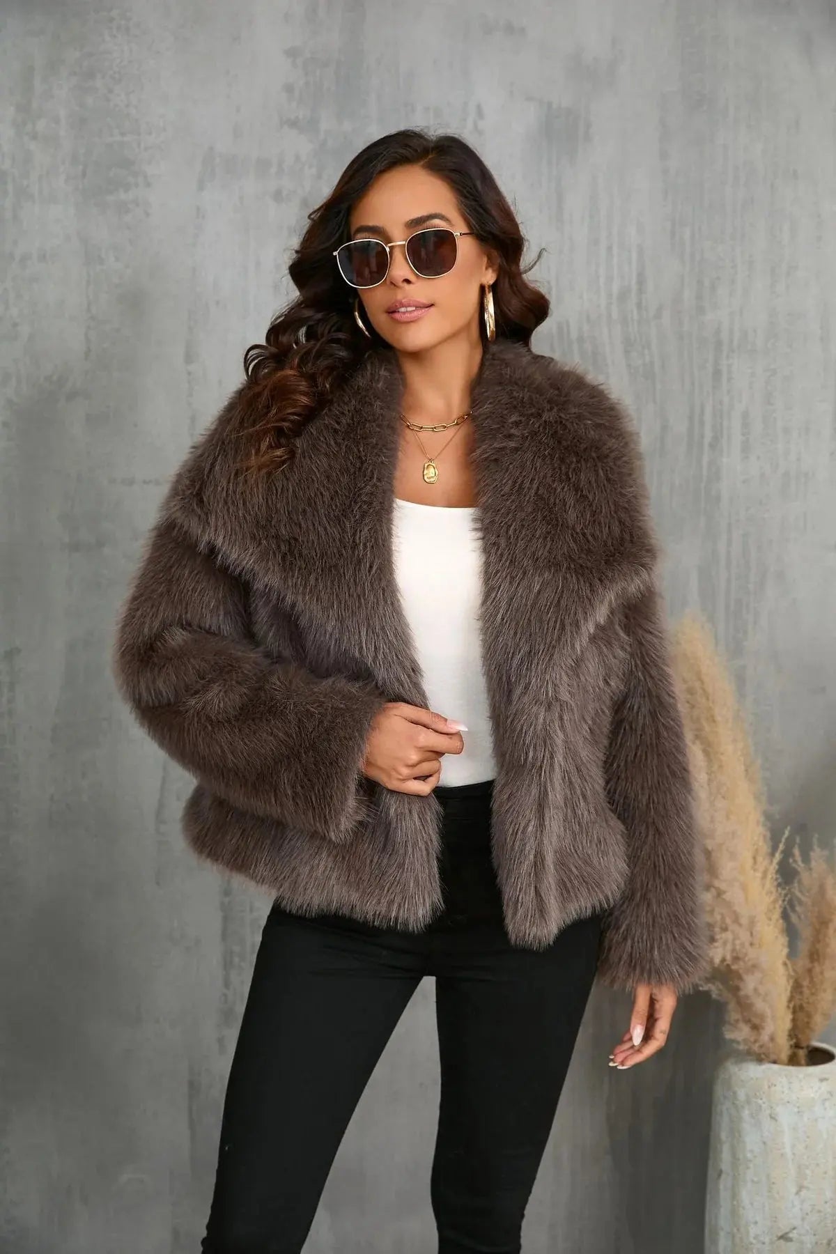 Faux Fur Jacket Stylish Cozy Elegant Winter Fashion Outerwear 3