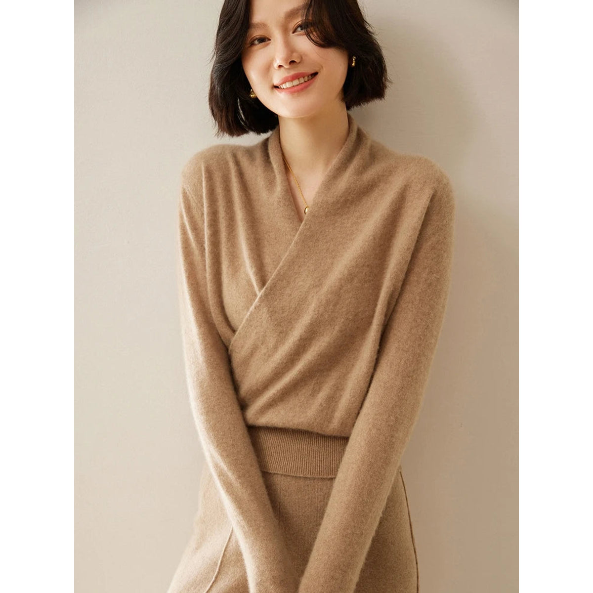 Luxe Cashmere Sweater Women Sophisticated Silhouette Comfortable Fit 1