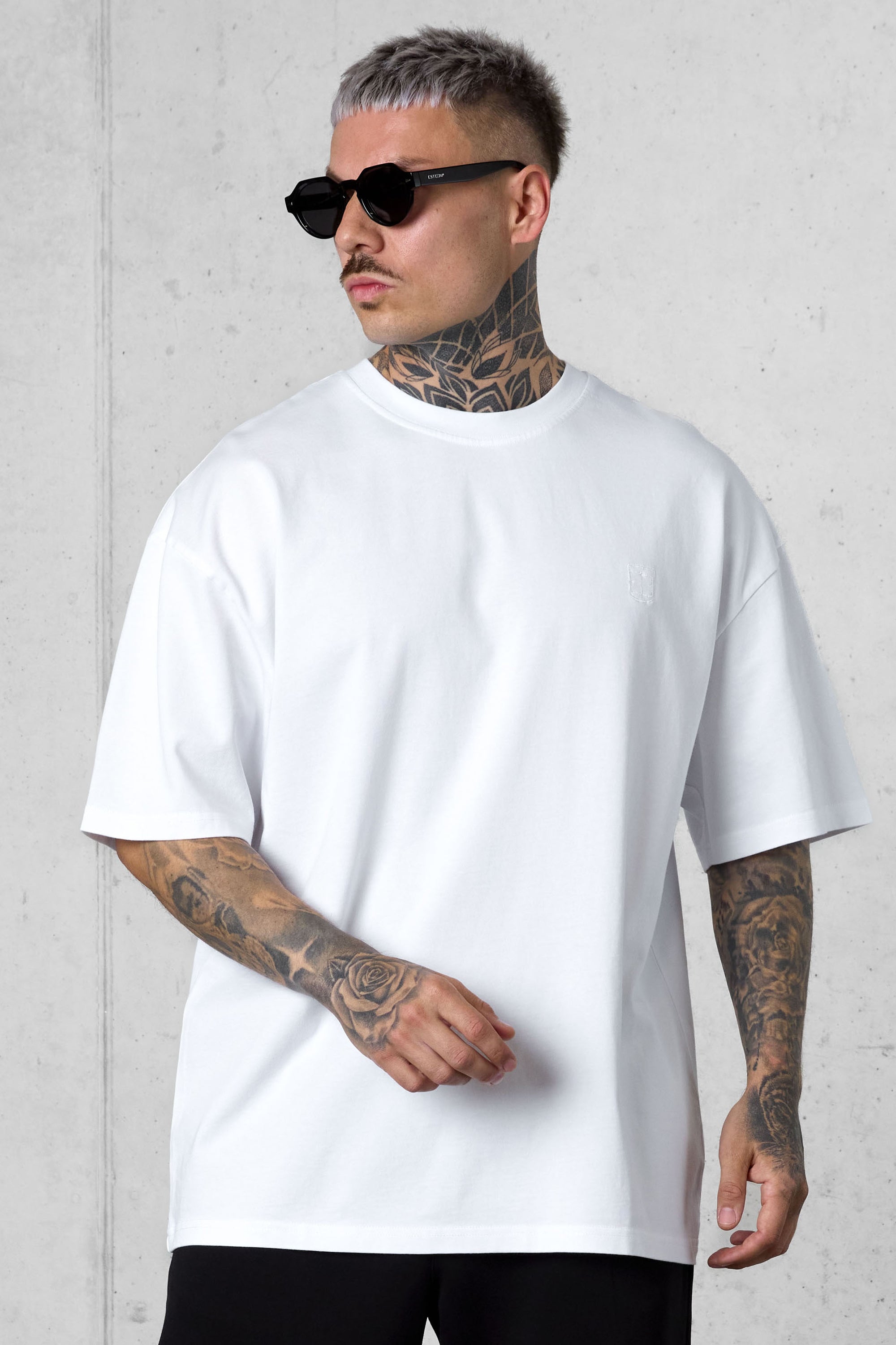 Minimalist Streetwear Oversized T-Shirt - Soft Cotton, Dropped Shoulder Fit 3