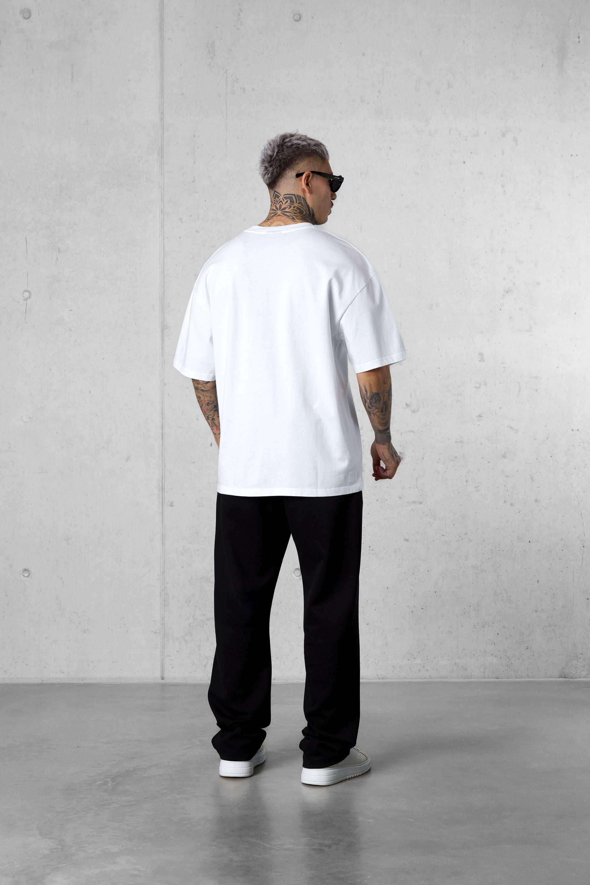 Minimalist Streetwear Oversized T-Shirt - Soft Cotton, Dropped Shoulder Fit 4