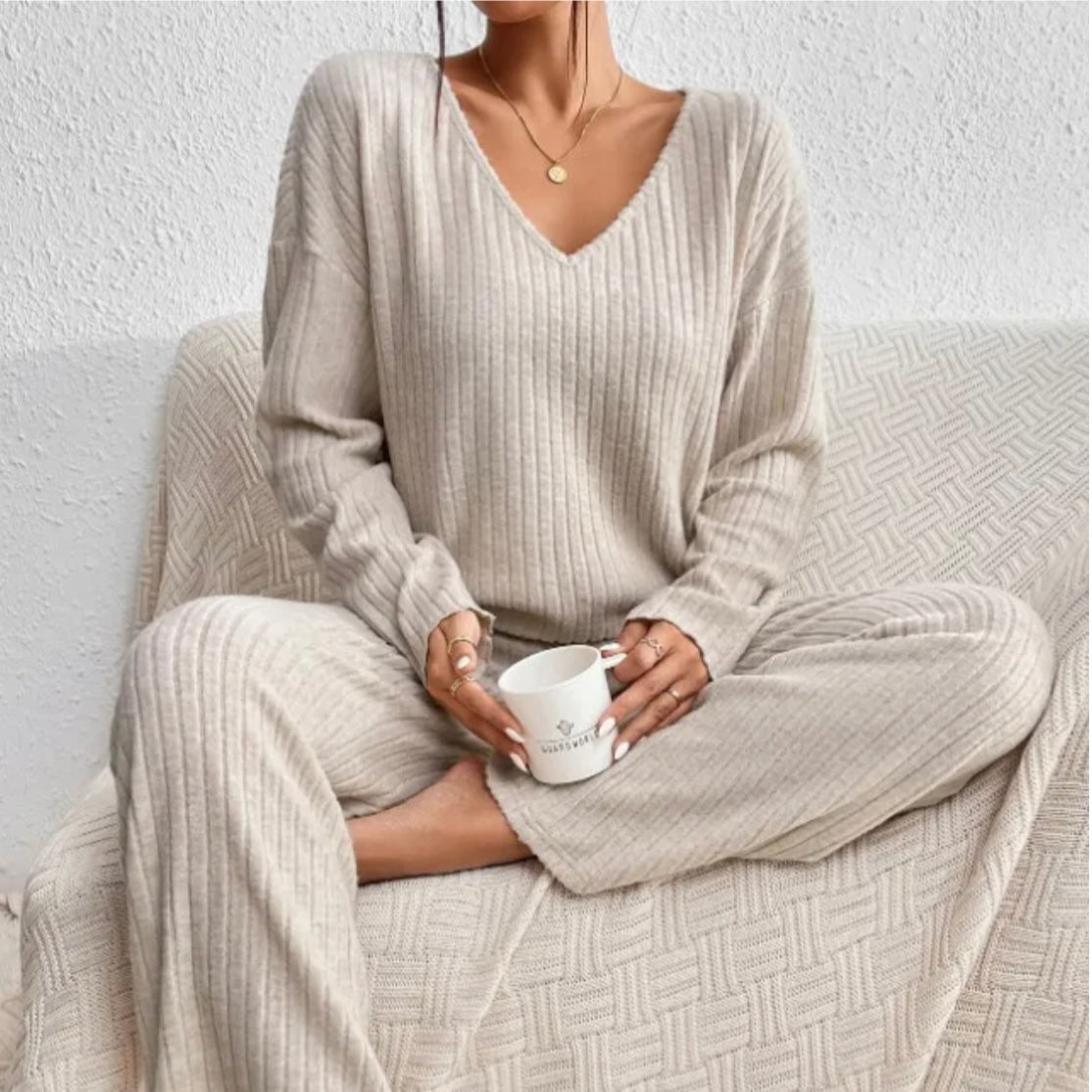Two-Piece Lounge Set Women Comfortable Chic Loungewear Outfit 1
