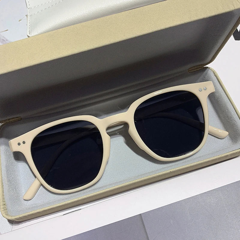 Unisex Oversized Sunglasses - Dark Tinted Lenses with UV Protection, Bold Streetwear Fashion 1
